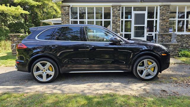 Photo of 2016 Black Porsche Cayenne