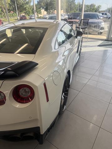 Photo of 2019 White Nissan GT-R