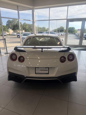 Photo of 2019 White Nissan GT-R