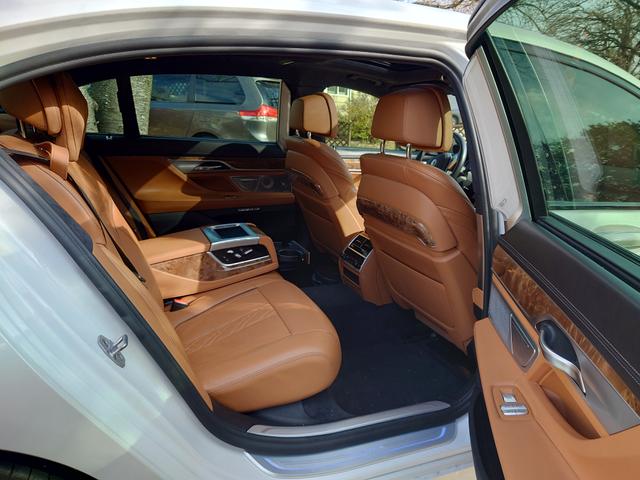 Photo of 2018 White BMW ALPINA B7