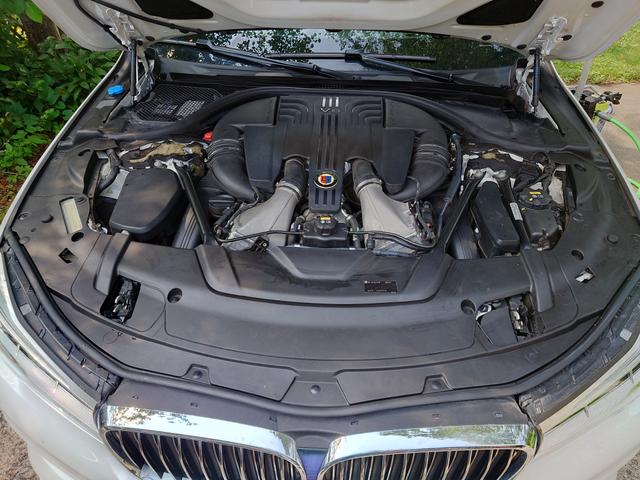 Photo of 2018 White BMW ALPINA B7