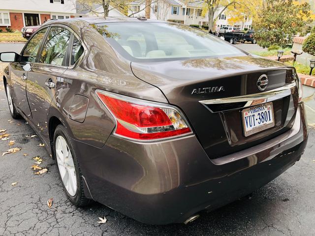 Photo of 2015 Brown Nissan Altima