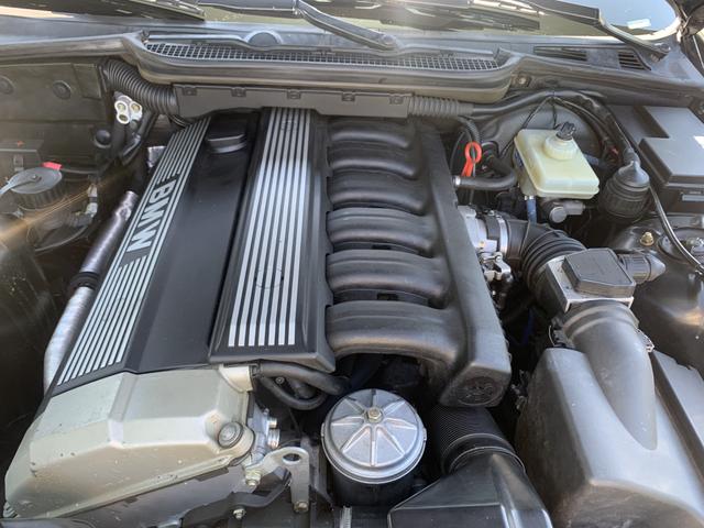 Photo of 1992 Black BMW 325