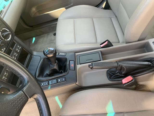 Photo of 1992 Black BMW 325