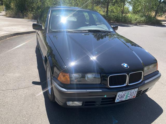 Photo of 1992 Black BMW 325