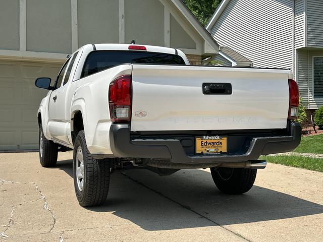Photo of 2022 White Toyota Tacoma