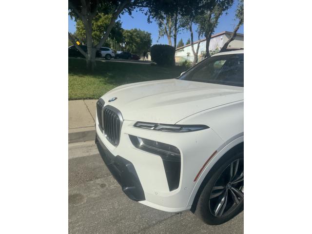 Photo of 2023 White BMW X7