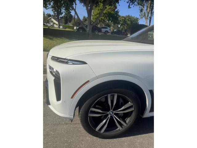 Photo of 2023 White BMW X7
