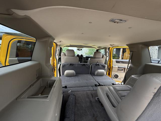 Photo of 2003 Yellow Hummer H2