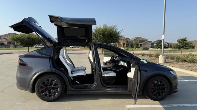 Photo of 2023 Gray Tesla Model X
