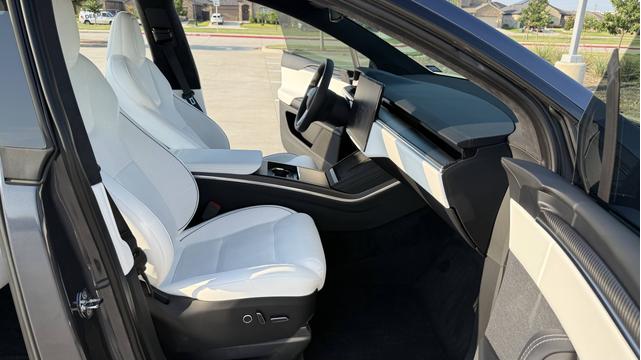 Photo of 2023 Gray Tesla Model X
