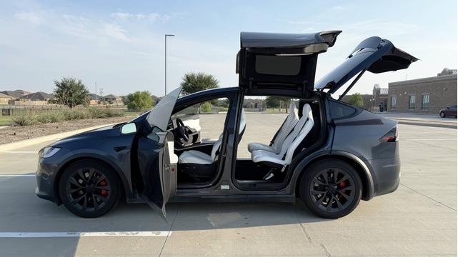 Photo of 2023 Gray Tesla Model X