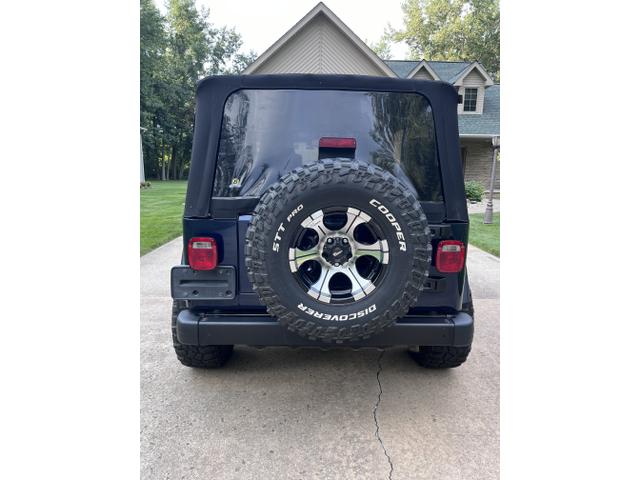 Photo of 2006 Blue Jeep Wrangler