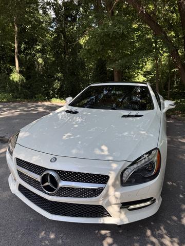 Photo of 2015 White Mercedes-Benz SL-Class
