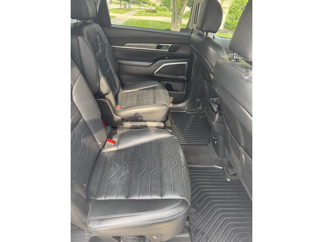 Photo of 2021 White Kia Telluride