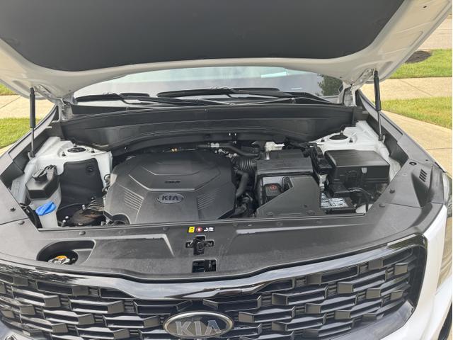 Photo of 2021 White Kia Telluride
