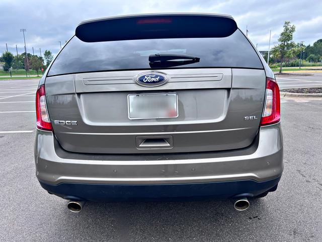 Photo of 2014 Gray Ford Edge