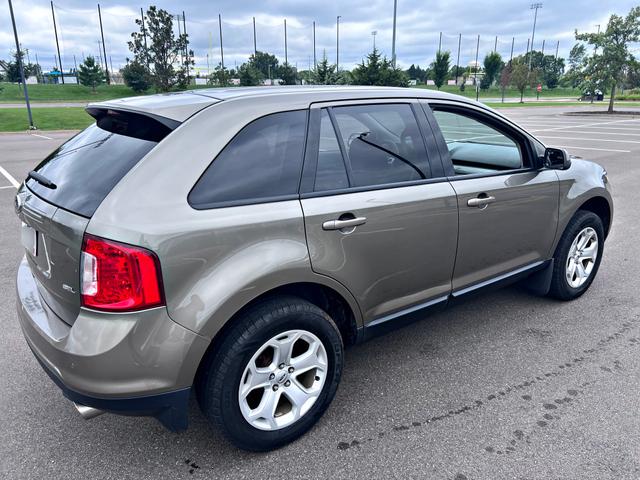 Photo of 2014 Gray Ford Edge