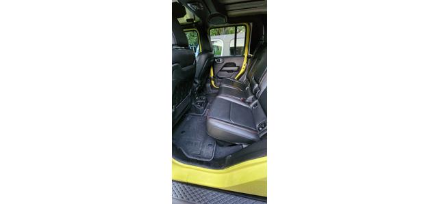Photo of 2023 Yellow Jeep Gladiator