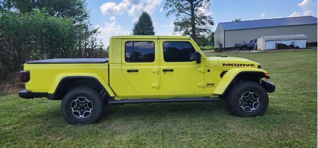 Photo of 2023 Yellow Jeep Gladiator