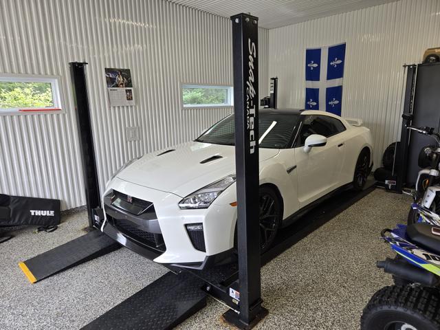 Photo of 2017 White Nissan GT-R