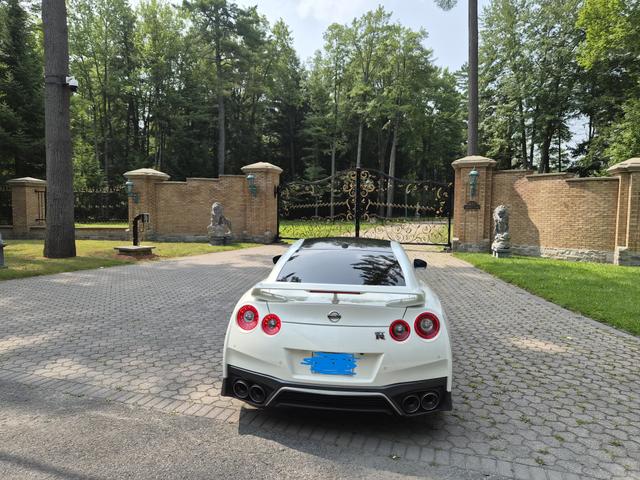 Photo of 2017 White Nissan GT-R