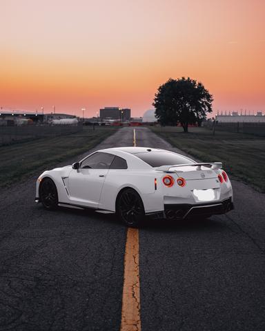 Photo of 2017 White Nissan GT-R