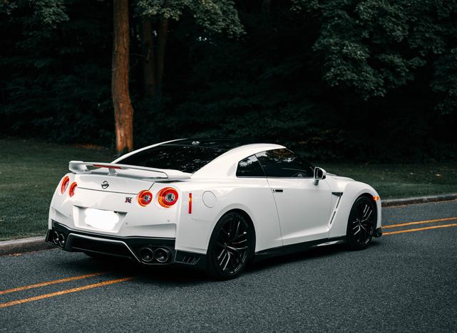 Photo of 2017 White Nissan GT-R