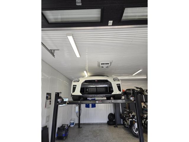 Photo of 2017 White Nissan GT-R