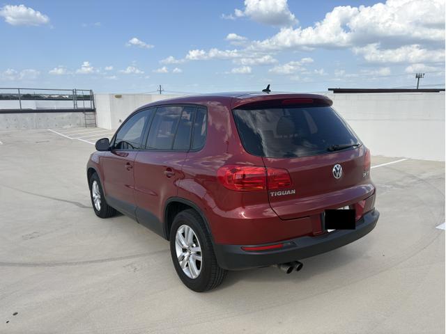 Photo of 2014 Red Volkswagen Tiguan