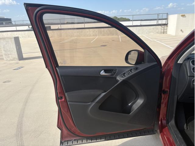 Photo of 2014 Red Volkswagen Tiguan