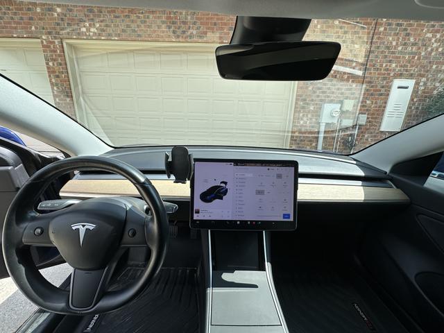 Photo of 2019 Blue Tesla Model 3