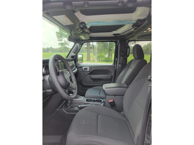 Photo of 2023 Black Jeep Wrangler