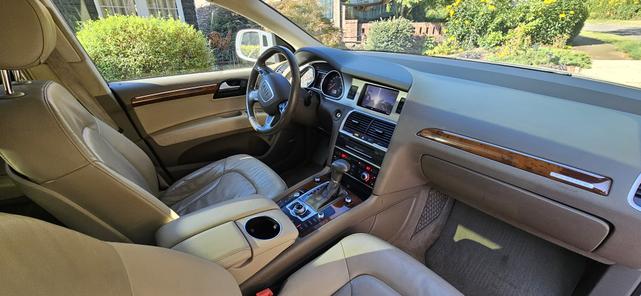 Photo of 2014 White Audi Q7