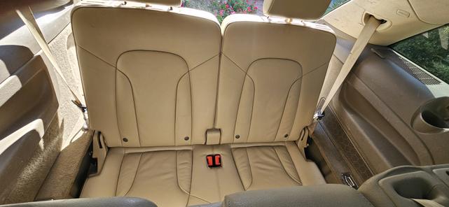 Photo of 2014 White Audi Q7
