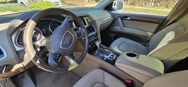 Photo of 2014 White Audi Q7