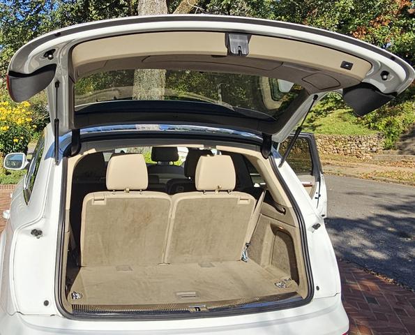 Photo of 2014 White Audi Q7