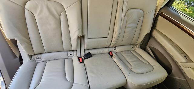 Photo of 2014 White Audi Q7