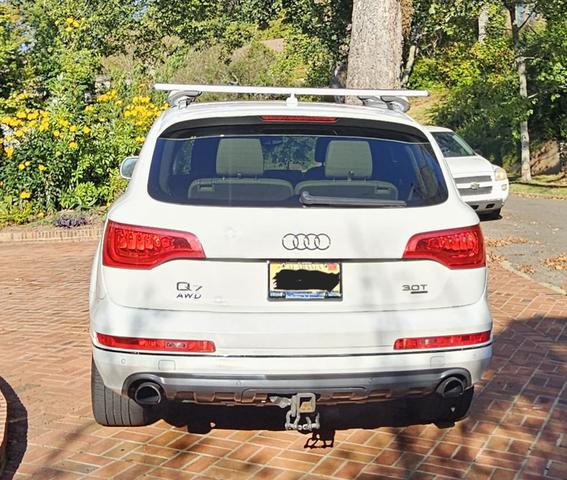 Photo of 2014 White Audi Q7