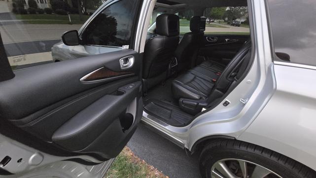 Photo of 2014 Silver INFINITI QX60