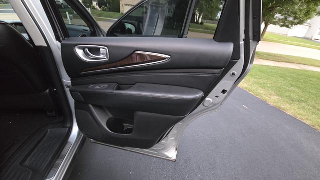 Photo of 2014 Silver INFINITI QX60