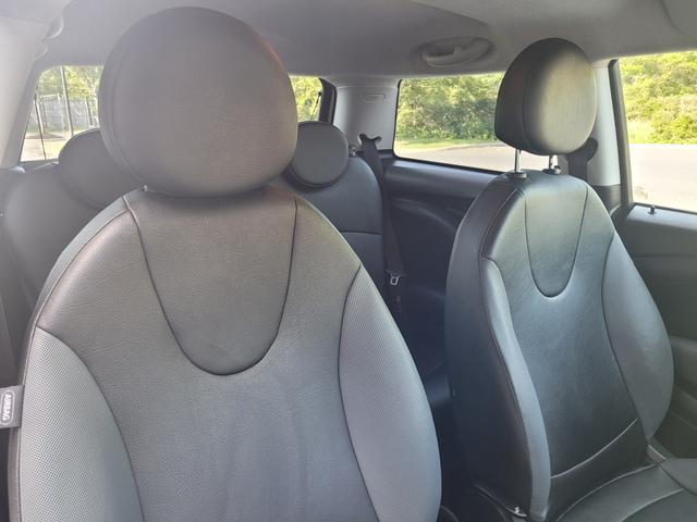 Photo of 2008 White MINI Cooper