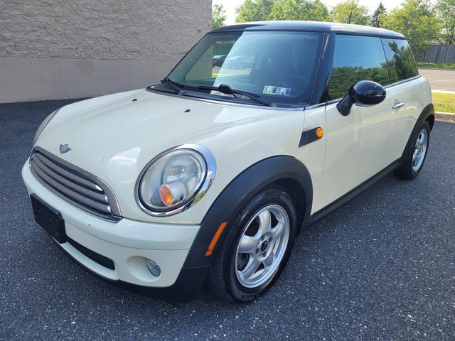 Photo of 2008 White MINI Cooper