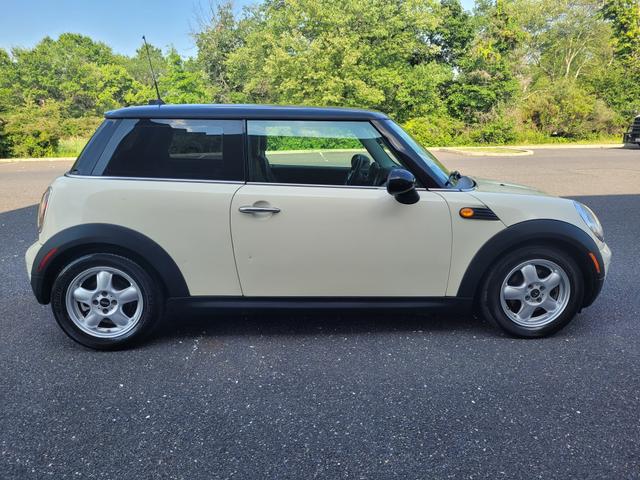 Photo of 2008 White MINI Cooper