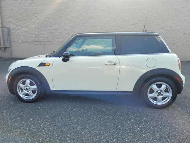 Photo of 2008 White MINI Cooper