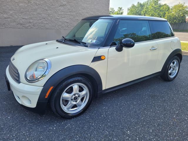 Photo of 2008 White MINI Cooper