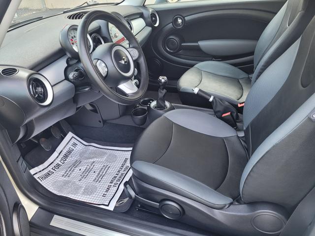 Photo of 2008 White MINI Cooper