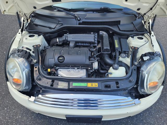 Photo of 2008 White MINI Cooper