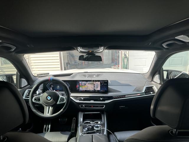 Photo of 2024 White BMW X7