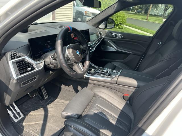 Photo of 2024 White BMW X7